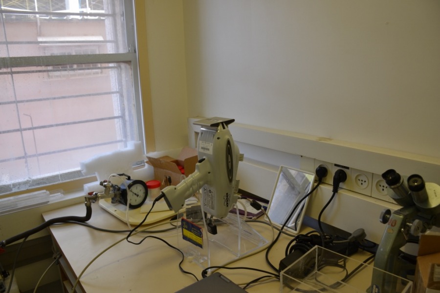 handheld XRF (Bruker tracer)