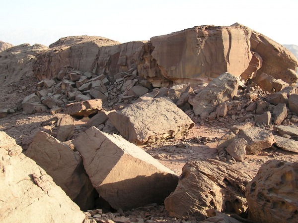 sandstone boulder piles